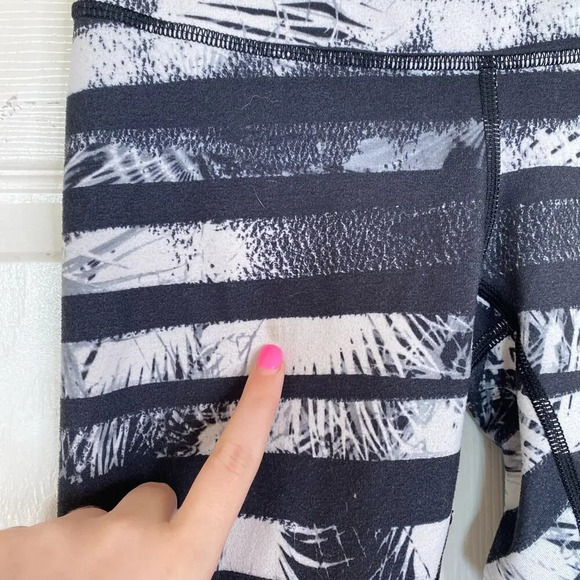 LULULEMON Wunder Under Shady Palms Leggings Black White Tropical Beach Size 4 - Picture 4 of 6